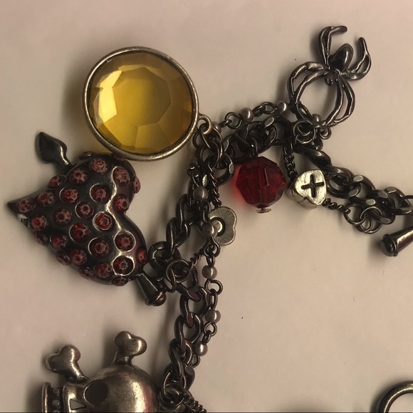 Betsey Johnson vintage spider charm heart bracelet gothic skull poison heart - Picture 4 of 4